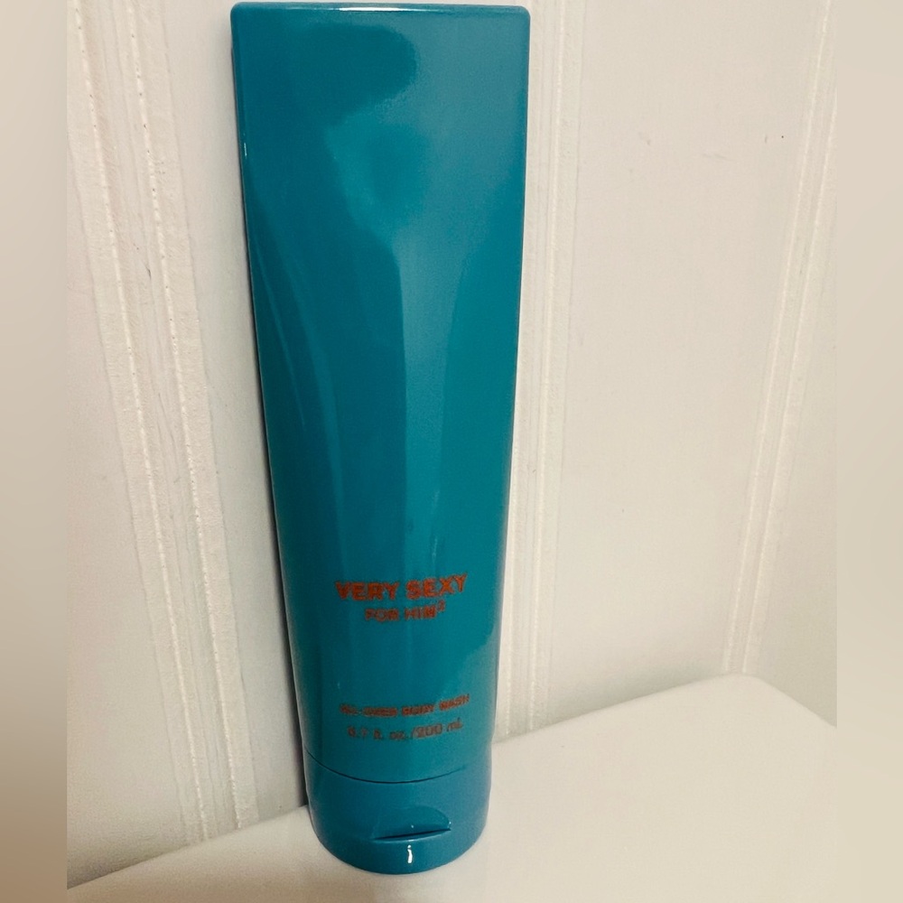 Victoria’s Secret Very sexy for him‎ 2 body wash